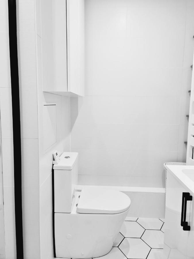 Chambre, Salle De Bain Et Salon Prive - Paris La Defense Puteaux Bagian luar foto